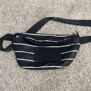 ALOHAS Black and White Striped Belt Bag